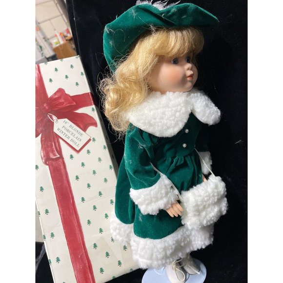 Two Porcelain Winter Dolls blonde in Green and brunette in Red 16” EUC - Picture 16 of 16